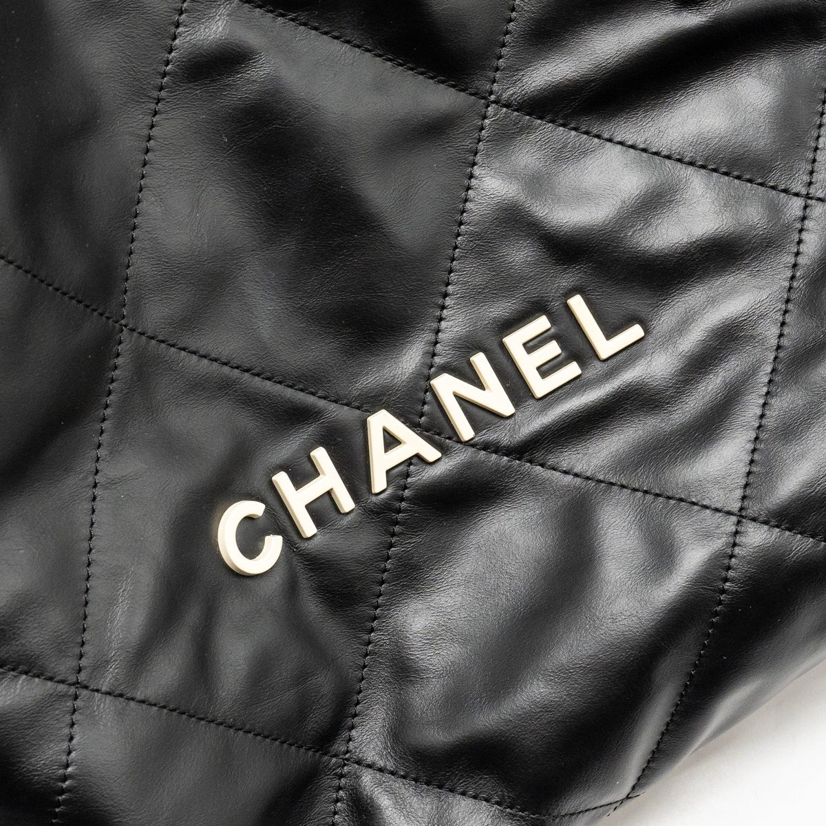 22 BACKPACK WHITE LETTER LOGO SHINY CALFSKIN BLACK GHW (MICROCHIP)